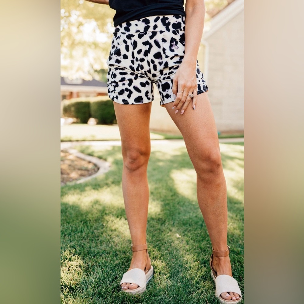 Simple Addictions Harem Shorts Snow Leopard print Size S/M